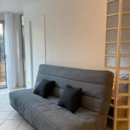 Avec Piscine Proche Bord De Апартаменты